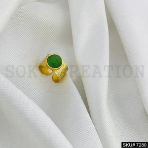 Conjunto de joyas chapadas en oro Pendiente de diseñador Anillo de puño Conjunto de joyas de diseñador único Anillo ajustable de piedra de ónix verde - Product Image 5
