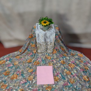 Tissu Fransawi Dirac perlé de qualité supérieure, très demandé, dernier cri, avec travail de sequins et pierres, motif floral, pour robe de mariée ou vêtement pour filles - Product Image 1