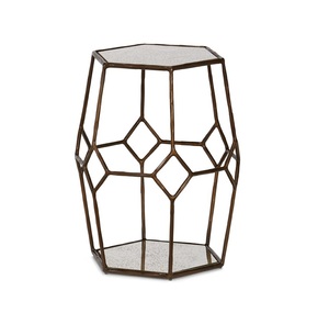 Mesa de centro tradicional de metal con patrones intrincados y patas detalladas de madera para una decoración elegante y sofisticada - Product Image 2