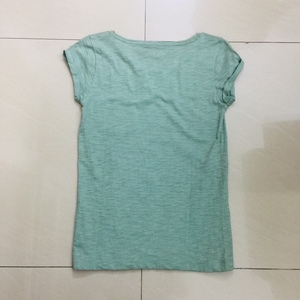 เสื้อยืดลำลองแขนสั้นสำหรับผู้หญิงขนาดใหญ่พิเศษคอกลมสีพื้นระบายอากาศได้ดีผ้าฟอยล์โลโก้ - Product Image 6