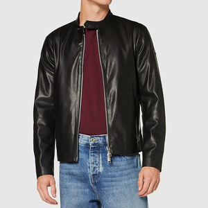 Veste en cuir élégante pour homme avec empiècements matelassés, imperméable, coupe confortable pour la saison hivernale - Product Image 2