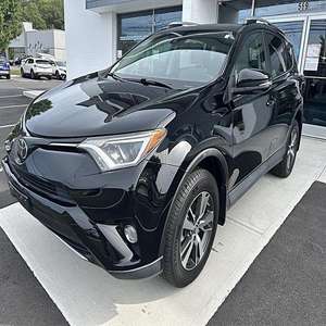 Voiture SUV/Crossover d'occasion, Toyota RAV4 XLE AWD 2017, transmission intégrale, moteur 2,5 L I-4 DOHC, boîte automatique - Product Image 1