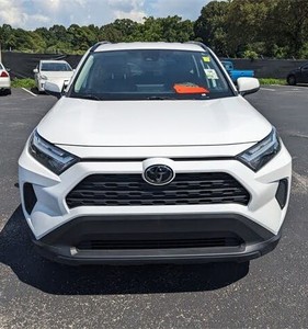 Usado 2024 Toyota R A V4 XLE FWD - Product Image 1