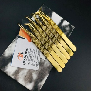 Pinzas de pestañas chapadas en oro de 24K Pinzas de extensión de pestañas de acero sostenible personalizadas con logotipo privado Herramienta de belleza OEM - Product Image 6