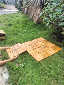 Carreaux de terrasse en bois imperméables modernes de 300*300mm pour décor de jardin intérieur-extérieur certifié ISO9001 pour terrasses extérieures - Product Image 3