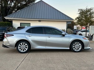 Toyota Camry LE 2022 con Poco Kilometraje - Product Image 2