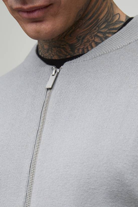 Chaqueta Bomber de Invierno Personalizada para Hombre con Exterior de Viscosa, Logotipo Bordado en la Parte Delantera, Colores y Tallas Personalizables - Product Image 3