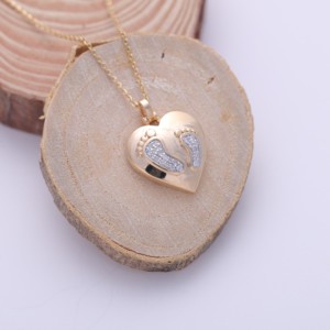 Pendentif cœur empreinte de pied de bébé en diamant de laboratoire certifié IGI en or jaune/blanc et rose 18 carats, pendentif sentimental mère et bébé - Product Image 2