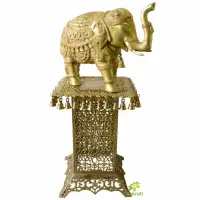 真鍮の素敵な細工されたスタンドの動物象の装飾彫刻