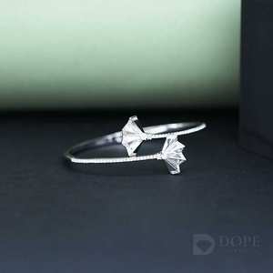 Bracelet rigide en diamant de laboratoire pour dames Or massif 14kt Design exclusif Plaqué argent Certifié IGI 1.25CT Tendance pour les fêtes - Product Image 3