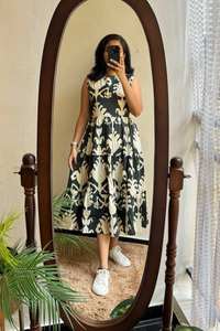 Une robe longue en coton d'été parfaite avec de beaux imprimés partout - Product Image 6