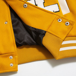 Veste d'hiver Letterman de qualité supérieure pour hommes, tenue décontractée avec col montant et logo sur le devant, vente en gros de vêtements - Product Image 4