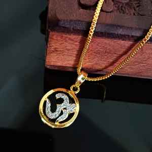 Fabricant indien CZ Cubic Zirconia Spiritual Om Pendentif Chaîne Collier Indien Minimaliste Collier Bijoux pour hommes et femmes - Product Image 1