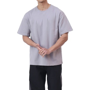 เสื้อผ้าผู้ชาย OEM แบบสั่งทำพิเศษ ทรงหลวม คอปกเรียบ ทรงปกติ สปอร์ต วิ่งได้ ผลิตจากผ้าฝ้าย 100% น้ำหนักเบา 180 กรัม เป็นมิตรต่อสิ่งแวดล้อม - Product Image 5
