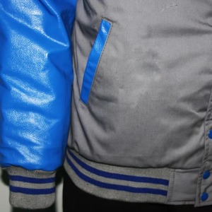 Veste universitaire classique minimaliste pour homme, coupe ajustée, couleur pastel printemps, toile légère, logo personnalisé sur le devant - Product Image 3