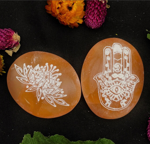 Plaque de charge en sélénite ronde de qualité supérieure/Plaques de charge en sélénite peintes à la main gravées au Laser de qualité supérieure - Product Image 3