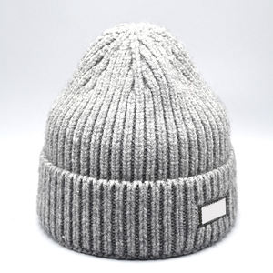 Bonnets d'hiver tricotés à motif écossais/à motifs personnalisés avec logo personnalisé, de haute qualité, chauds, teints, prêts pour les voyages - Product Image 3