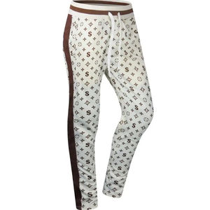 Ensemble de survêtement pour homme, conçu pour une mobilité fluide, confort thermique et port sans pression pendant les activités quotidiennes relaxantes - Product Image 2