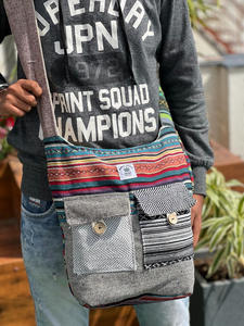 Nouvel arrivage de sac à bandoulière en chanvre tissé à la main de style Boho avec design multi-poches sac à bandoulière à motif ethnique pour les femmes et les voyages - Product Image 4