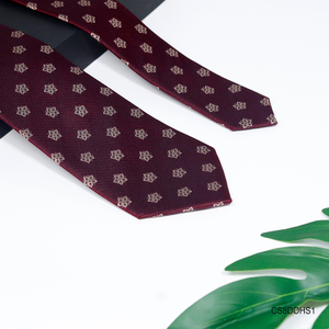 Corbata de Seda Pura Tejida para Hombre - Morera de Lujo, Diseño Rojo Exclusivo (CS8DOHS1) |   Colección Tinh Vu |   Hecho en Vietnam - Product Image 3