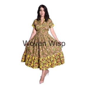 Robe mi-longue en tissu imprimé en coton sur mesure tissée écologique avec découpe de taille naturelle et décoration en dentelle - Product Image 1