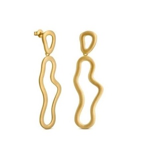 Elegantes pendientes clásicos de metal con acabado dorado vintage y adornos antiguos para un atractivo de moda étnica sofisticada - Product Image 1