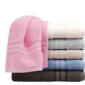 Serviette de bain avec logo imprimé personnalisé Serviette de bain bon marché pour la maison fourniture directe en usine Nouvelle serviette de bain à la mode pour hôtel prix raisonnable - Product Image 4