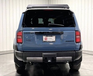 (TB) Auto Usado Más Vendido: LAND CRUISER 2025, SUV 4x4 de 4 Puertas (2.4L 4 Cilindros Turbo Gasolina/Híbrido Suave Eléctrico 8A) - Product Image 6