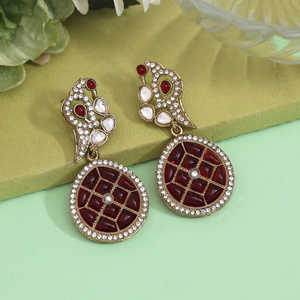 Pendientes Kundan de color granate (KDE971MRN) - Product Image 1