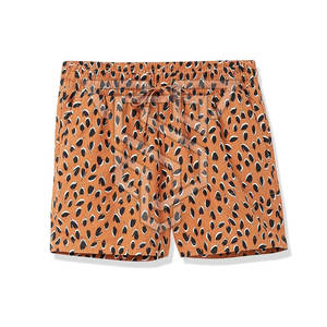 Shorts décontractés pour femmes de haute qualité, confortables, à taille élastique, avec logo personnalisé, contraste de couleurs, respirants, fabriqués au Pakistan, prix abordable - Product Image 2