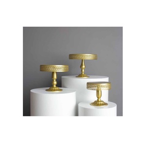 Support à gâteau en métal de qualité supérieure avec base large et fini brillant conçu pour les événements de célébration de grands gâteaux et les pièces maîtresses - Product Image 6