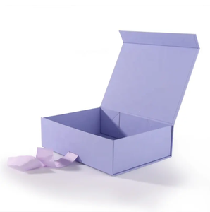 Caja de papel Kraft plegable reutilizable de estilo lujoso al por mayor, cinta en relieve, envío plano, laminación mate reciclada para regalo - Product Image 4