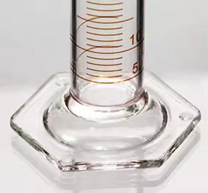 Cylindre de mesure de laboratoire de 500ml en verre borosilicate résistant à la chaleur et gradué pour une mesure précise du volume - Product Image 5