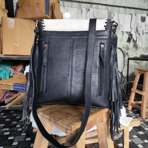 Sac en cuir de vachette occidental en relief au laser sac à bandoulière en cuir de fourrure avec sangle d'outillage à la main sac à main de qualité supérieure sac à pompon - Product Image 6