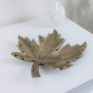 Bandeja de Servicio de Aluminio Artesanal Premium Personalizable para Vajilla Exclusiva de Mesa, con Detalles de Arte Metálico Explozados - Product Image 2