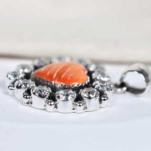 Orange Oyster Turquoise Cluster Fantaisie Pierre Naturelle À La Main Coeur Collier Charmes 925 Argent Unisexe 16 Pouces Chaîne Réglable - Product Image 3