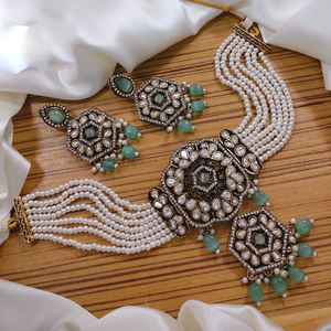 Collar de Gargantilla chapado en oro de estilo antiguo con piedras y cuentas de Pota, perfecto para trajes étnicos y tradicionales - Product Image 1