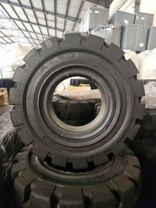 Meilleurs prix d'usine directement du Vietnam, pneus de chariot élévateur solides KUMA KF 503 700-12 de qualité supérieure, norme d'exportation, noir - Product Image 4