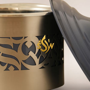 Casserole élégante, simple et attrayante en acier inoxydable avec pieds en bois et couvercles, pour servir des plats chauds, usage en cuisine. - Product Image 5