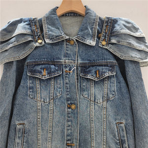 Veste en jean bleue élégante pour femme, détail unique à volants multi-niveaux sur les épaules, boutonnage classique sur le devant, motif uni tendance, fourrure - Product Image 1