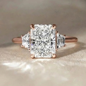 Anillo de Compromiso Vintage de Tres Piedras con Moissanita de Corte Radiante de 4.75 TCW Tishya Diamond en Oro Rosa Sólido de 14K - Product Image 3