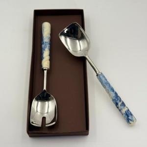 Ensemble de 2 serveurs à salade en métal argenté de luxe faits à la main avec poignée en résine, vaisselle pour la maison et les mariages - Product Image 5