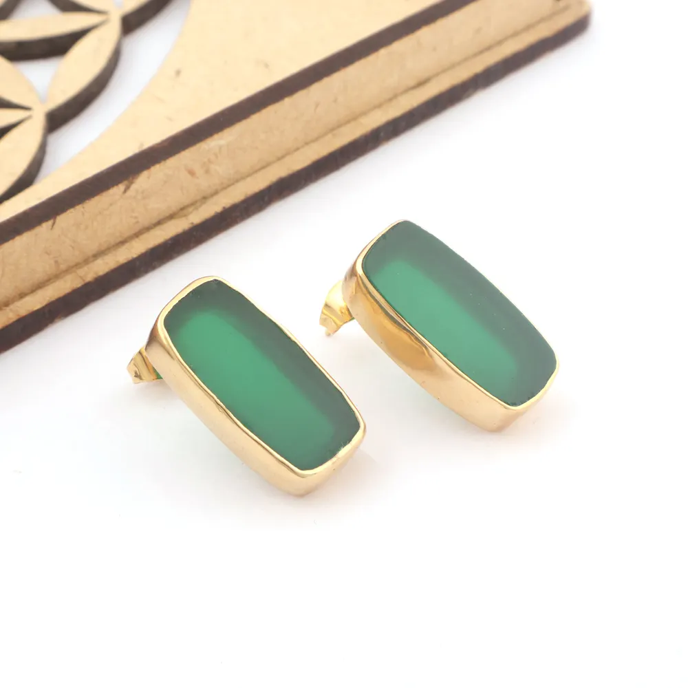 Wholesale bulk jewelry single gemstone green onyx collet setting studs solid brass gold plated for girls wear statement earrings