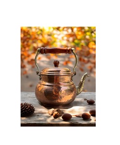 Bouilloire en cuivre fini antique avec base large et bec orné conçu pour les collectionneurs et les intérieurs à thème vintage - Product Image 3