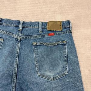 กางเกงคาร์โก้ขาสั้นผ้าแคนวาสสีล้วนยาวถึงเข่ากางเกงลำลองสำหรับผู้ชายฤดูร้อนแห้งเร็วกันลมใส่สบายพอดีกับถนน - Product Image 4