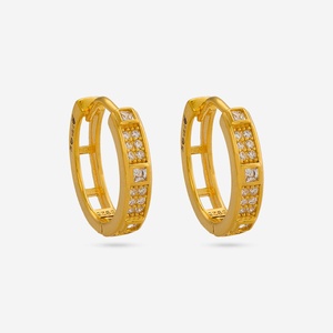 Pendientes de Aro y Huggie de Plata 92.5 con Diseño Geométrico de Diamante Corte Princesa y Baño de Rodio, Estilo Religioso y Moderno para Regalos - Product Image 1