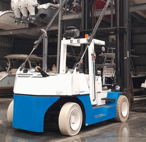 Oferta Exclusiva de Subasta para Montacargas Neumáticos W3.2 de 2014 con Capacidad de Carga de 21,375 Libras - Product Image 2