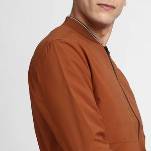 Chaqueta de bombardero de satén de Venta caliente 2025 Chaquetas universitarias de satén de seda de color azul con logotipo de color personalizado Chaqueta de satén para hombre hecha en Pakistán - Product Image 6