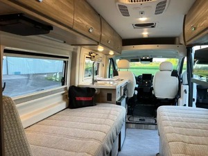 Fournisseur de camping-car d'occasion Winnebago Travato Classe B à moteur essence 2023, 59K km, à vendre - Product Image 4