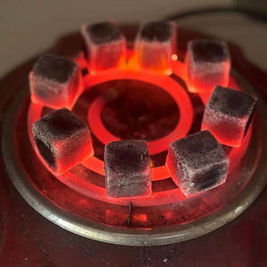 Charbon de bois Coco Gold par Merades d'Indonésie Charbon de bois de coco inodore à longue combustion pour chicha et narguilé Idéal pour l'Irak - Product Image 1